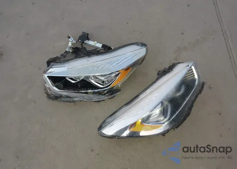 2018 Ford Escape Titanium z USA, uszkodzony, nr VIN 1FMCU9J92JUC78424